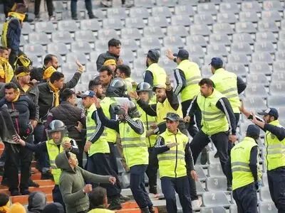 برخورد شدید با بی‌قانونی در ورزشگاه نقش جهان