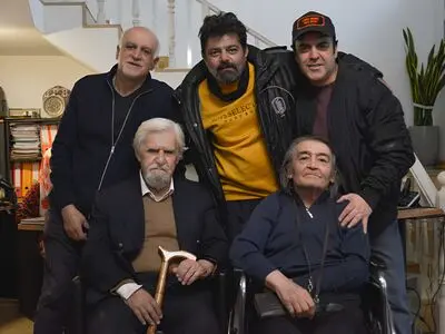عکسی خاطرانگیر از عنایت بخشی و رضا رویگری در پشت صحنه «شاه‌نقش»