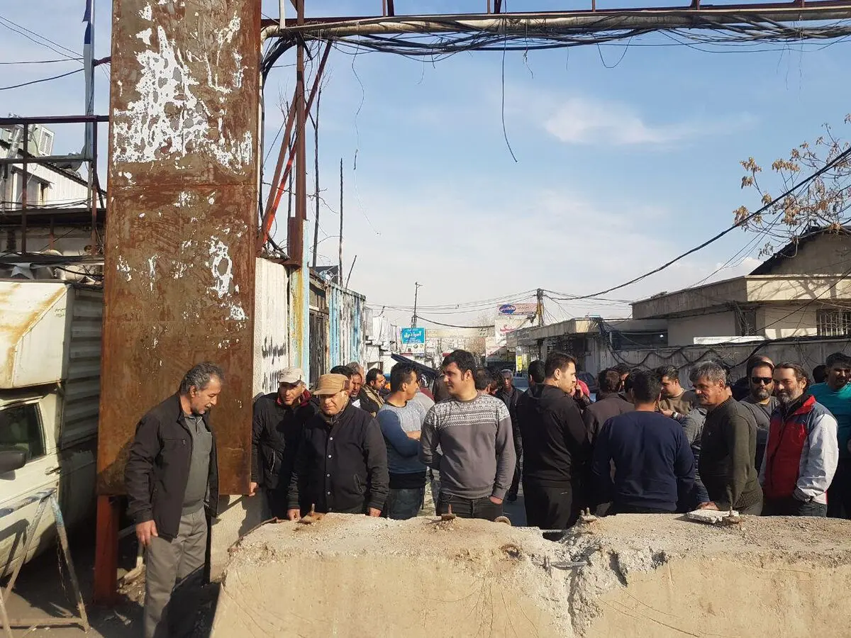 قطع برق و مسدود کردن در شمالی بازار سنگ کوهک، کسبه را نگران کرده است/ اختلاف‌‌هایِ حقوقی مالکان به بیکاری کارگران دامن می‌زند