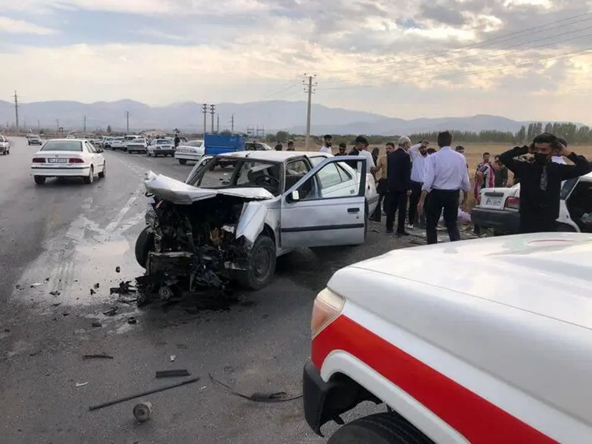 حادثه رانندگی در محور بروجن-مبارکه ده مصدوم برجای گذاشت