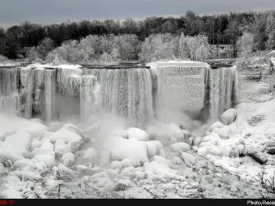 آبشار یخ زده