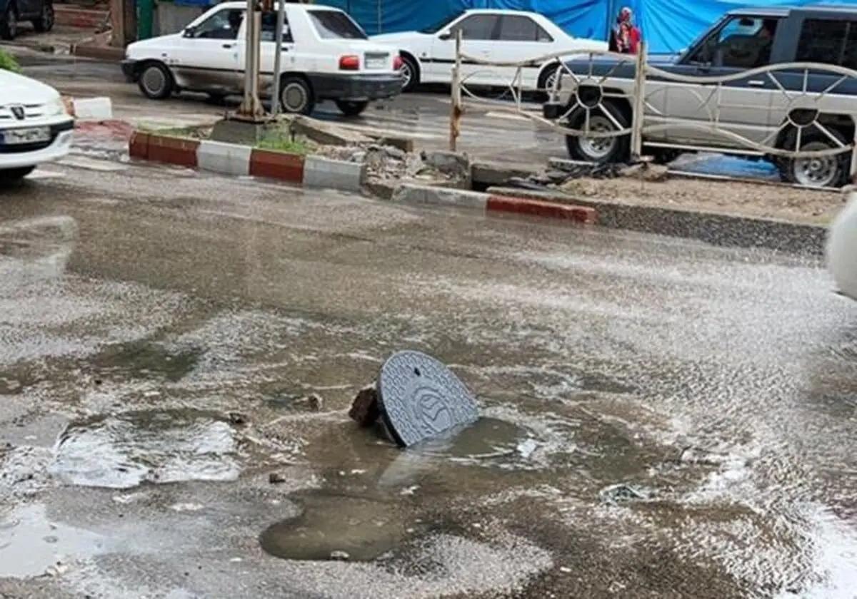 هدایت سیلاب شهر بندرعباس به شبکه فاضلاب باعث خسارت شد