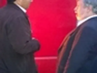 بازدید سرخو از اتوبوس مجهز به فیلتر جذب دوده