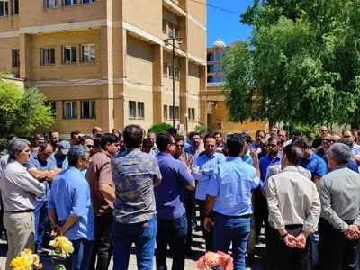 اعتراض کارگران اپراتور برق فشار قوی در کرمانشاه/ انتقاد کلاه‌زردها از تبعیض در پرداخت رفاهیات