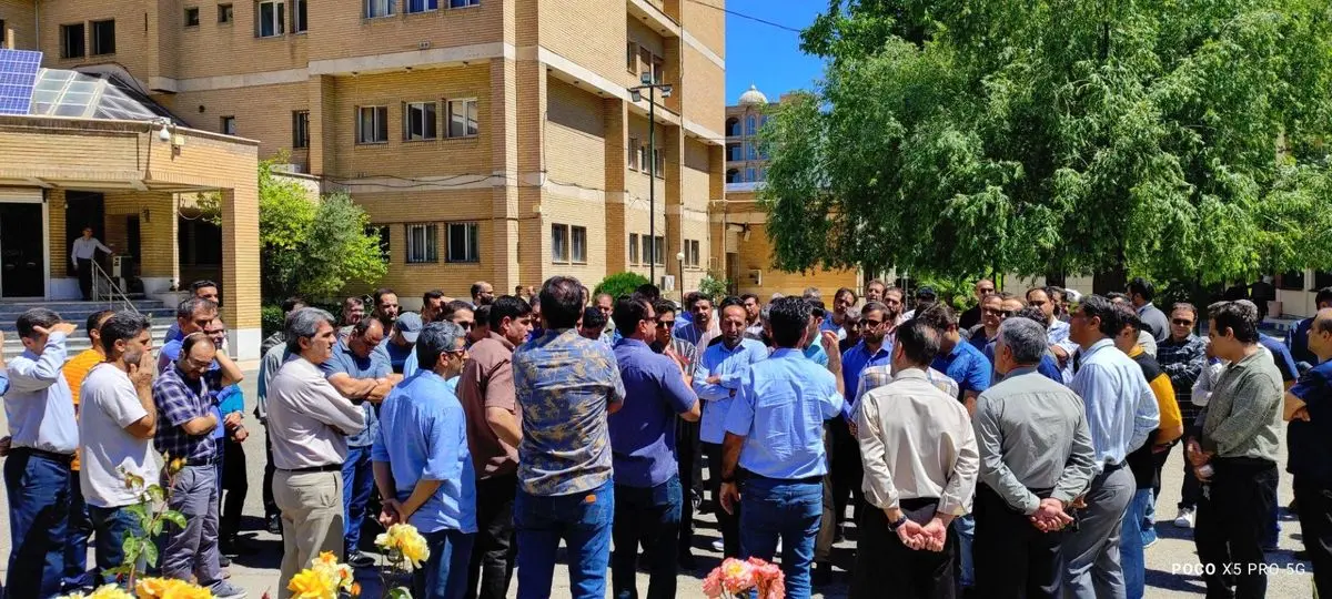 اعتراض کارگران اپراتور برق فشار قوی در کرمانشاه/ انتقاد کلاه‌زردها از تبعیض در پرداخت رفاهیات