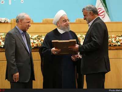 وزارت جهاد کشاورزی در سیزدهمین جشنواره شهید رجایی به عنوان دستگاه برتر انتخاب شد/رئیس جمهوری با اهدای لوح از وزیر جهاد کشاورزی تقدیرکرد