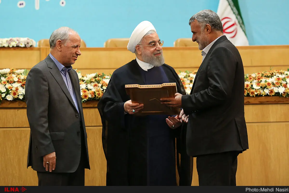 وزارت جهاد کشاورزی در سیزدهمین جشنواره شهید رجایی به عنوان دستگاه برتر انتخاب شد/رئیس جمهوری با اهدای لوح از وزیر جهاد کشاورزی تقدیرکرد