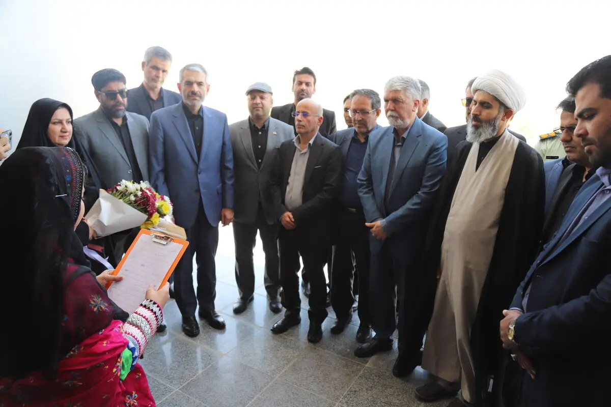 وزیر فرهنگ وارد فرودگاه لامرد شد
