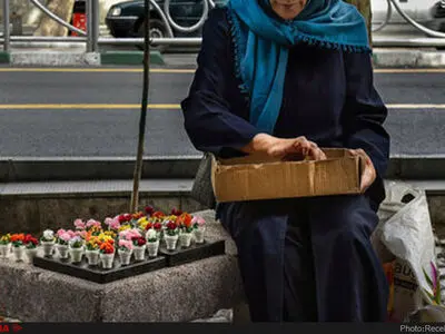 مهارت‌زدایی از بازار کار زنانه/ چرا ۲ میلیون زن در حاشیه‌های پرخطرِ اقتصاد، نان درمی‌آورند؟!