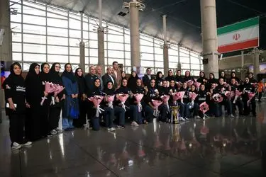 تیم ملی والیبال زنان با استقبال رئیس فدراسیون وارد تهران شد