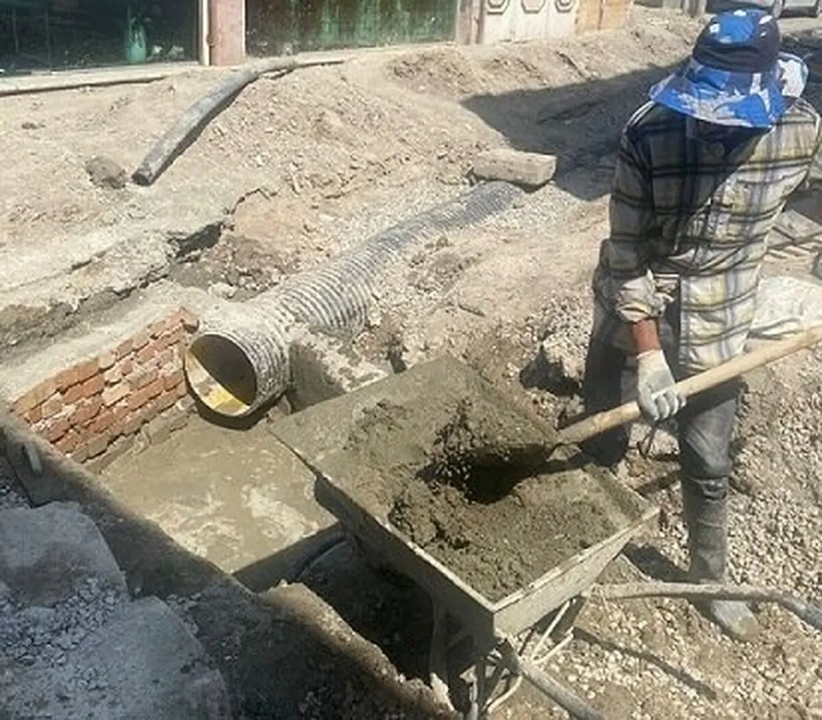اجرای پروژه لوله‌گذاری و بهسازی معابر سهرابیه برای مقابله با آب‌گرفتگی