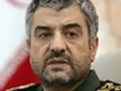 بازدید سردار جعفری به همراه خانواده از زیارتگاه شلمچه