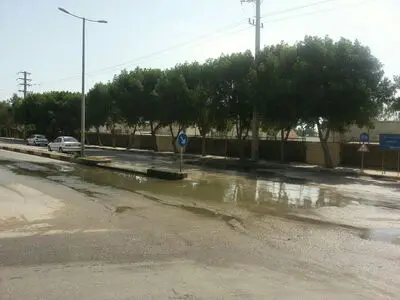 واکنش مسوولان به جاری شدن فاضلاب سه راه دانشگاه خلیج فارس!