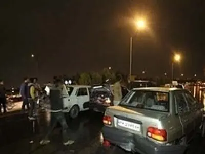 تصادف زنجیره‌ای سه خودروی سواری در اتوبان حقانی