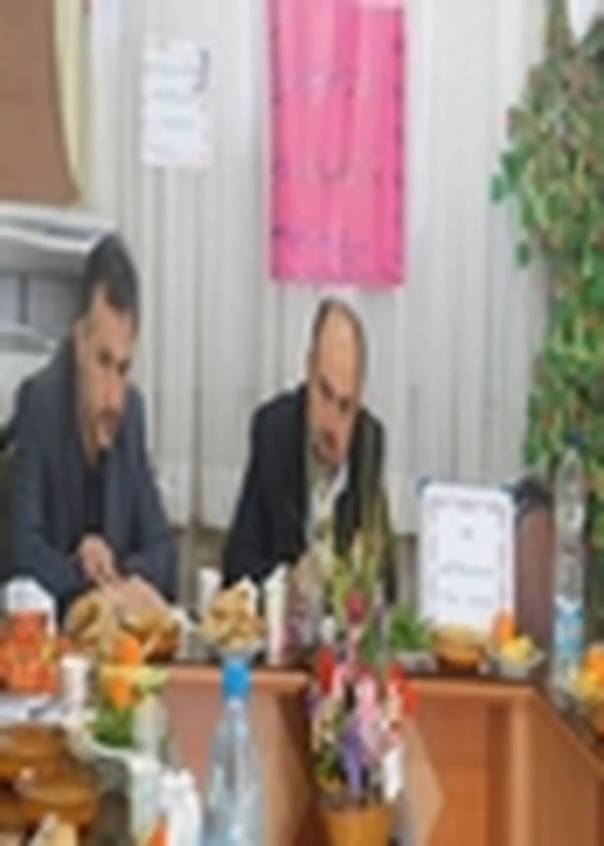در سال ۹۲ آمار بی سوادان، هزار و ۱۱۲ نفر بوده که امسال به ۴۰۰ نفر رسیده است