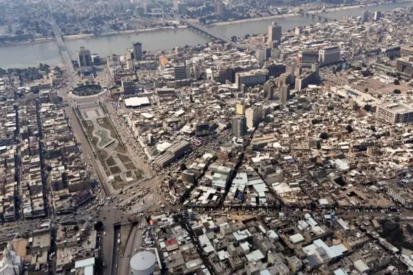 آمریکا کارکنان غیرضروری سفارت این کشور در بغداد را تخلیه می‌کند