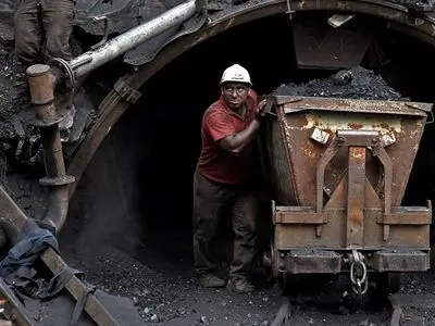 کارگران زغال سنگ کرمان خواستار اجرای طرح طبقه‌بندی مشاغل شدند 