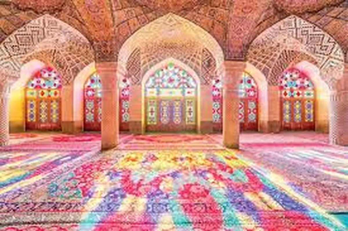 هیجان توریست آمریکایی در لحظه ورود به مسجد صورتی شیراز/فیلم