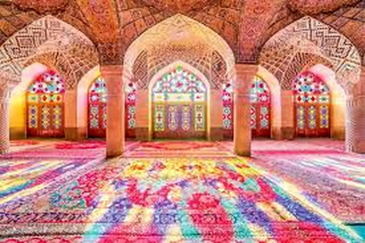 هیجان توریست آمریکایی در لحظه ورود به مسجد صورتی شیراز/فیلم