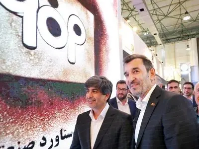 بازدید رئیس هیئتعامل ایمیدرو از پاویون گروه فولاد مبارکه در نمایشگاه بینالمللی فولاد ۱۴۰۴