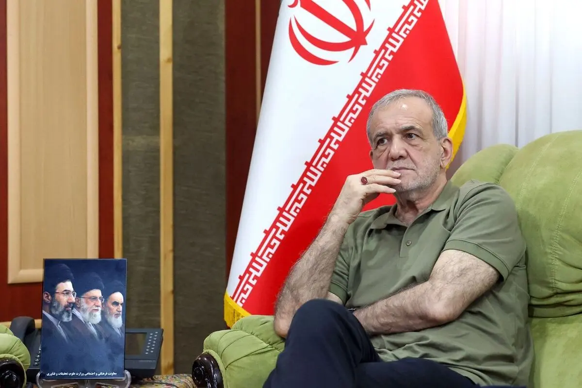 ظاهر متفاوت پزشکیان در نشست تخصصی شورای همکاری دولت و دانشگاه