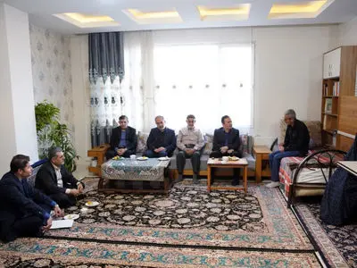 خانواده‌های شهدا نماد ایثار و استقامت جامعه هستند