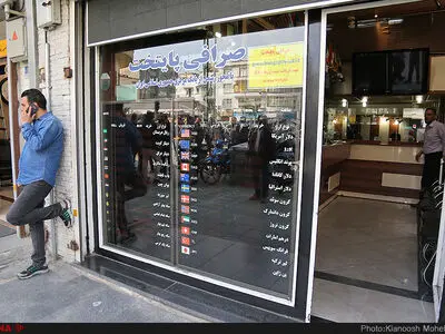 صرافی‌ها در نبود اینترنت تعطیل شده‌اند/ احتمال افزایش جعل اسناد با گزارش‌های تلفنی/ بانک مرکزی لاین ویژه ایجاد کند