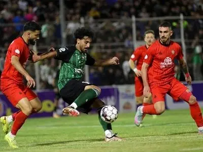 خیبر ۲-۱ تراکتور: برد جنجالی در خرم‌آباد با حواشی فراوان