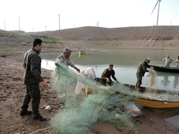 با صیادان غیرمجاز در منجیل برخورد قضایی می‌شود