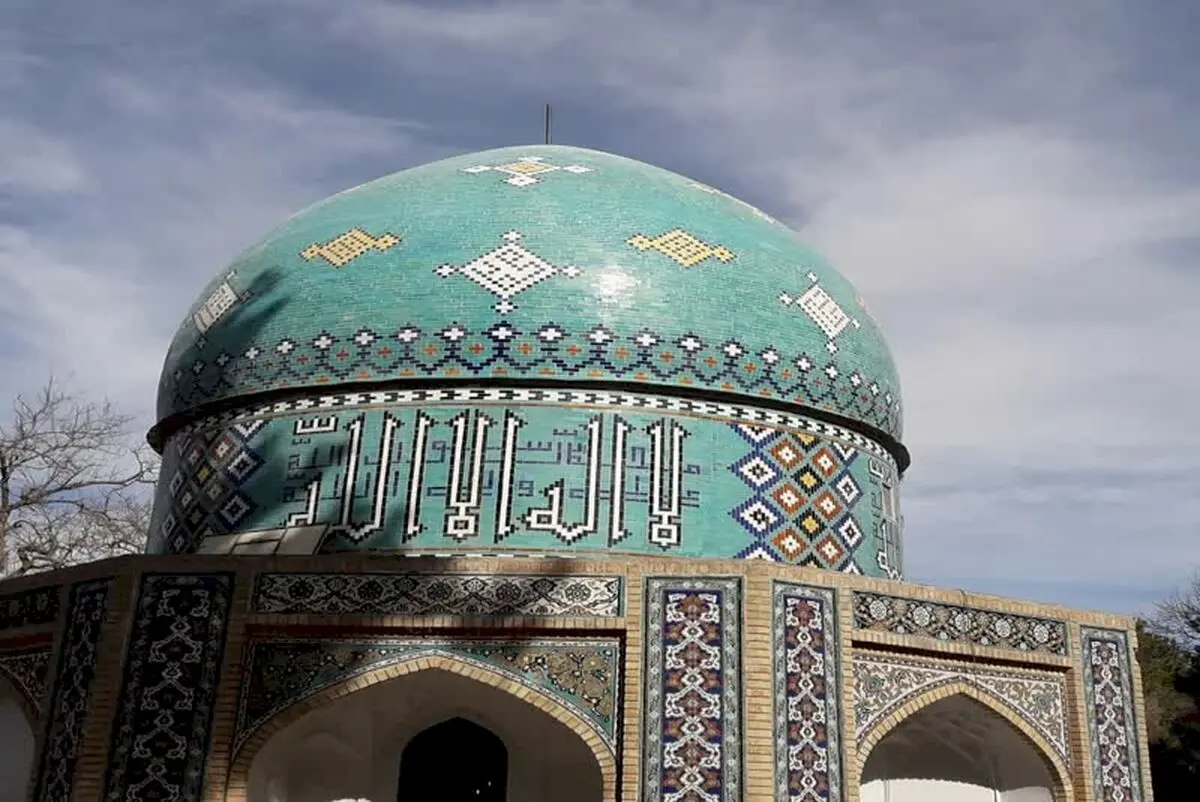 مرمت کاشی‌های گنبد آرامگاه عطار نیشابوری تمام شد