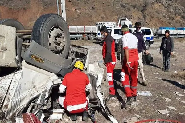 مصدومیت ۵ کارگر راه‌آهن خرم‌آباد در اثر برخورد مینی‌بوس با تریلی