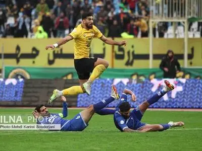 برد تیم فوتبال سپاهان اصفهان  مقابل گل گهر سیرجان 