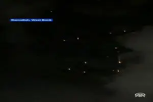 تصاویر زیبا از یک موشک بارشی ایران در آسمان کرانه باختری در صبح امروز + فیلم