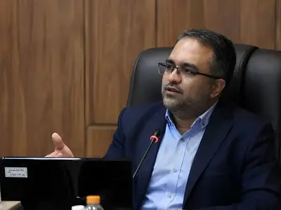 نوجوانان ایرانی روزانه ۹ ساعت به صفحه نمایش نگاه می‌کنند/ شورای عالی فضای مجازی یک ظرفیت فوق العاده در اختیار دولت‌ها