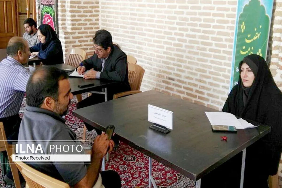 برپایی میز خدمت دفتر امور روستایی قزوین در نماز جمعه