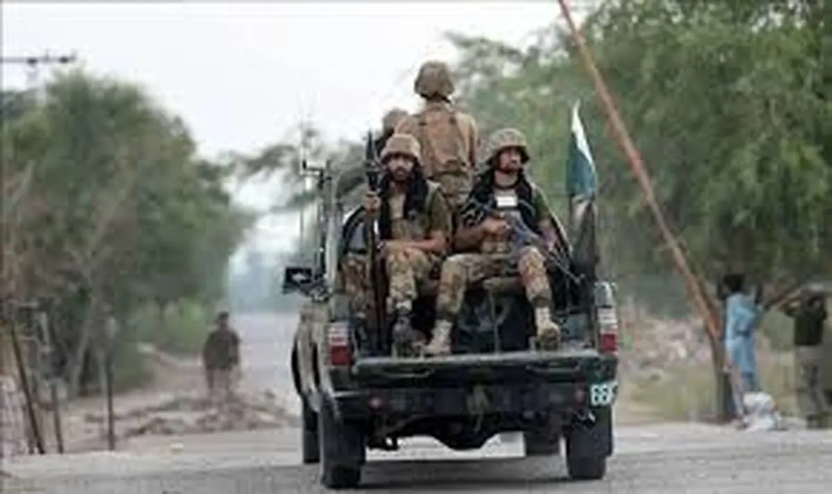 کشته شدن ۵ نظامی پاکستان در حادثه انفجار بمب