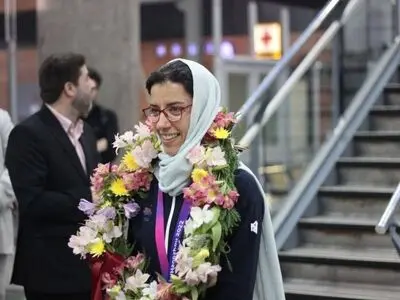 تصاویری از بازگشت نخستین دختر مدال‌آور دوچرخه‌سوار ایران 