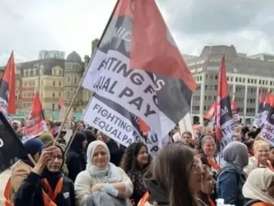 اعتصاب کارکنان زن در مدارس انگلستان در اعتراض به نابرابری حقوقی با مردان