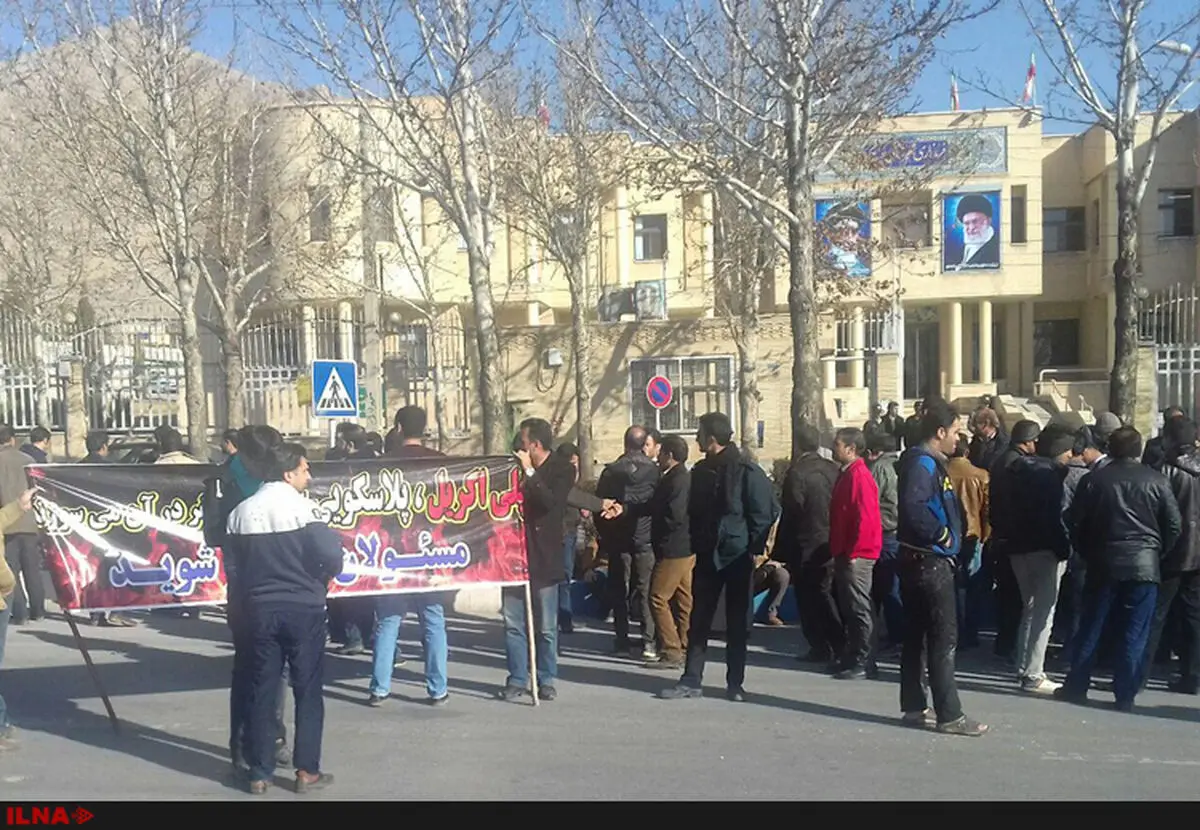 تجمع کارگران  پلی اکریل در اعتراض به معوقات مزدی