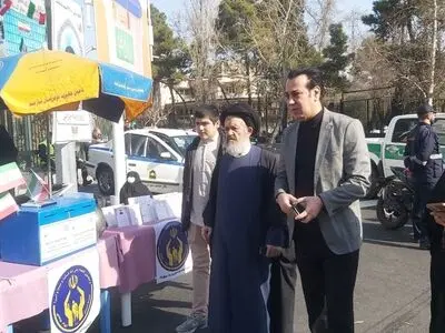 حضور سید رضا اکرمی در راهپیمایی ۲۲ بهمن