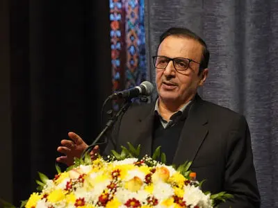 انتقال هویت فرهنگی به نسل جوان با زبان هنر ضروری است