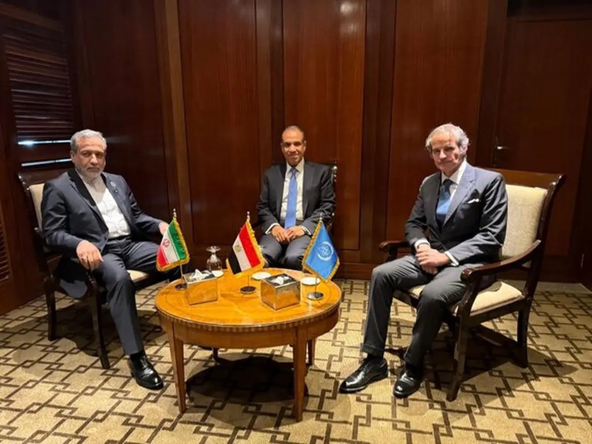 دیدار عراقچی و گروسی در قاهره