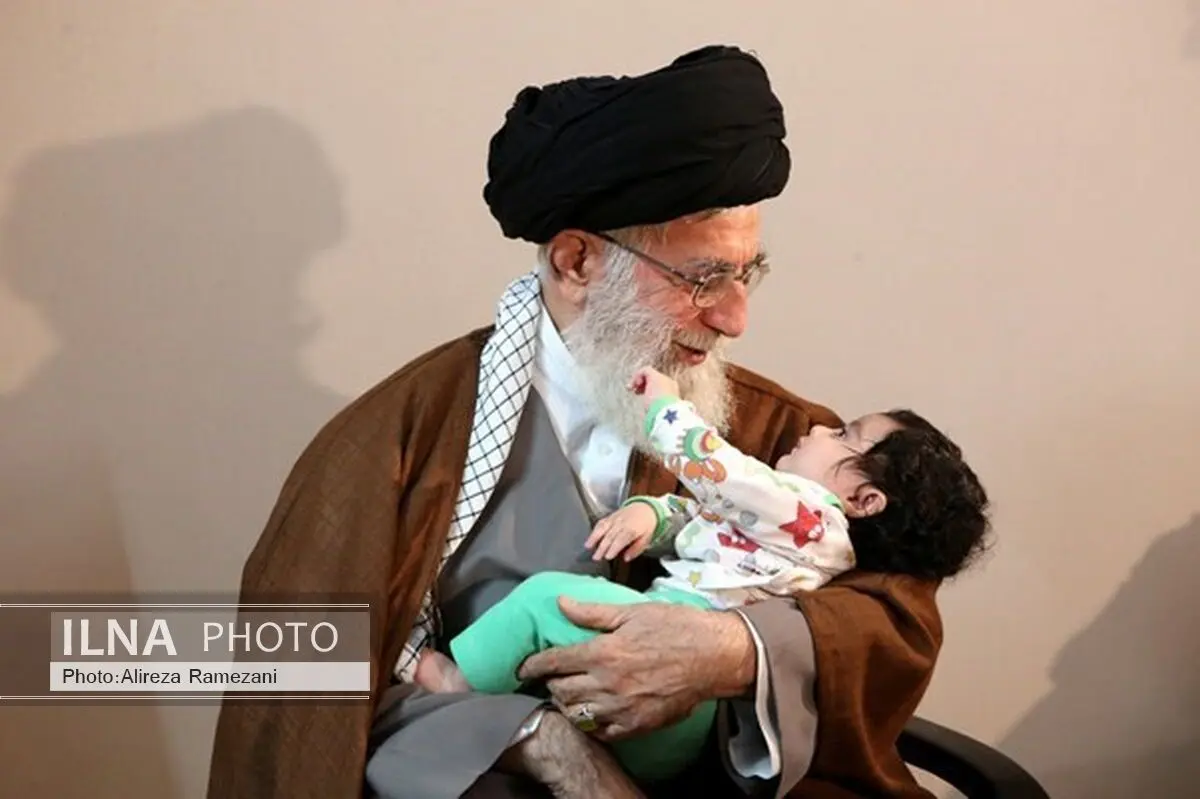 حاشیه‌های حضور رهبر انقلاب در منزل سردار شهید همدانی