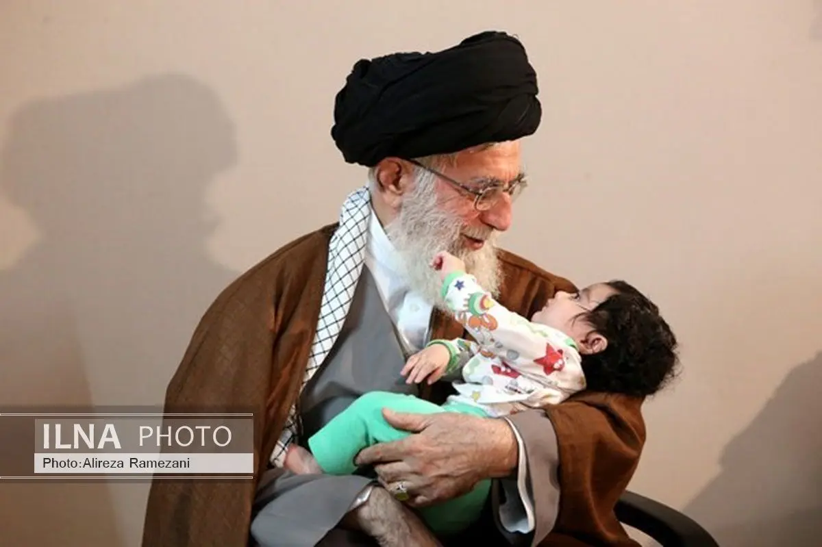 حاشیههای حضور رهبر انقلاب در منزل سردار شهید همدانی