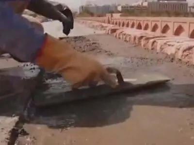  سی و سه پل با سیمان مرمت شد چون روش مرمتی دیگری نداریم