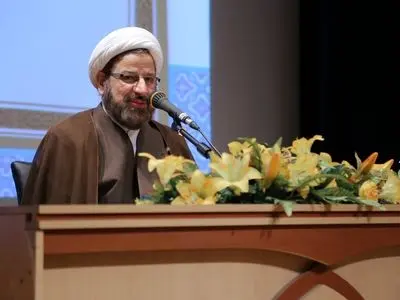 هرچقدر مقامش بالاتر می‌رفت، متواضع‌تر می‌شد