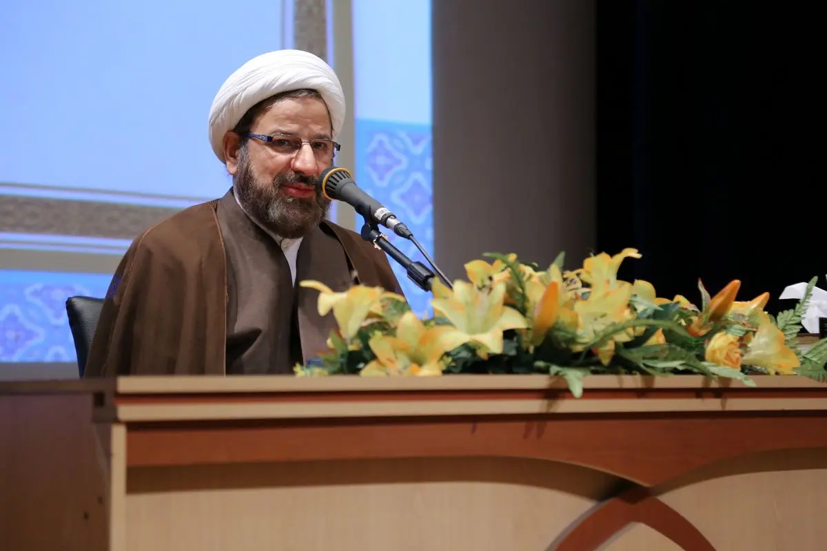 هرچقدر مقامش بالاتر میرفت، متواضعتر میشد