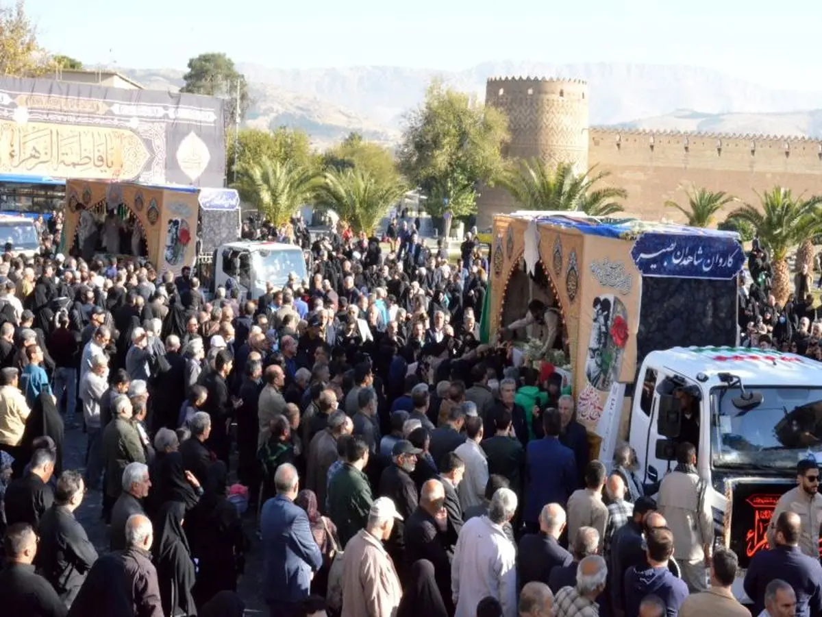 پیکر ۱۲ شهید دفاع مقدس در شیراز تشییع شد
