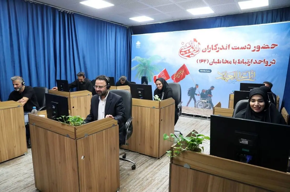 گفت‌وگوی عوامل برنامه رادیویی «رادیو اربعین» با مخاطبان