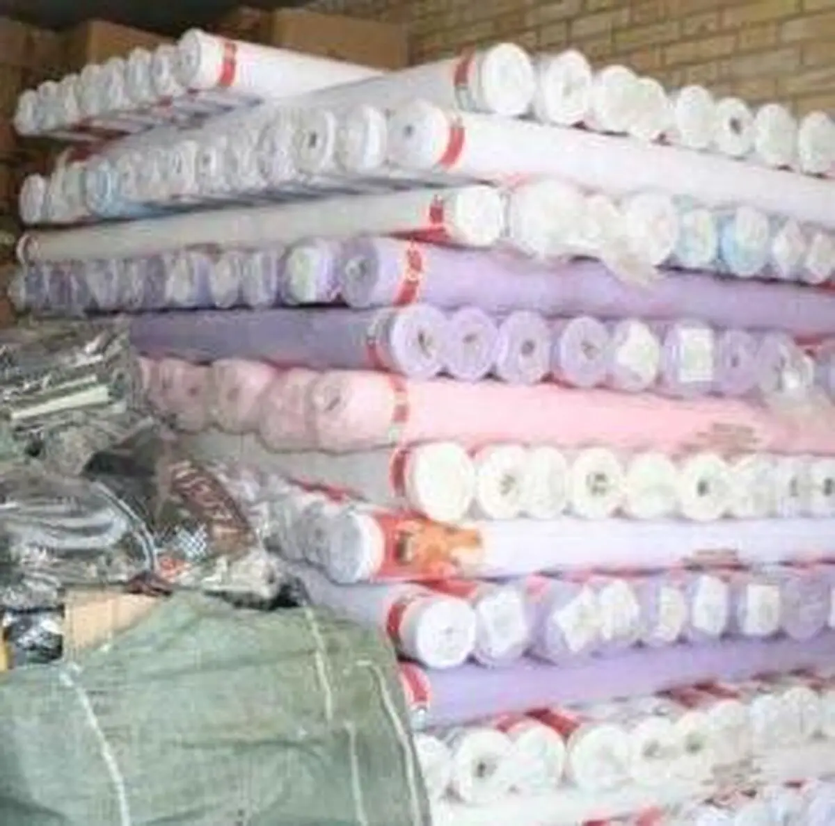 کشف پارچه های قاچاق به ارزش بیش از 4 میلیارد در اندیمشک
